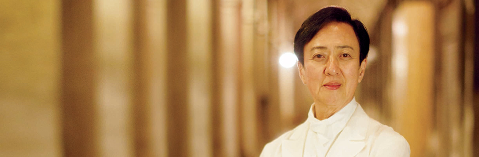 Kabuki actor Bando Tamasaburo's tribute with Hymne à l'amour