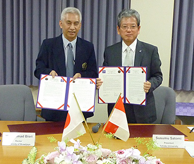 Mr. Rector Bisri(left)  and President Satomi(right)