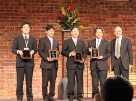 award20101207_02.jpg