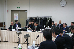 AEARU年次総会において議長を務める松本京大総長