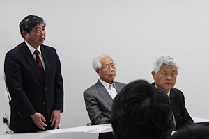 後列左側から海野 道郎先生（復興の社会学）、沢田 康次先生（復興の科学技術）