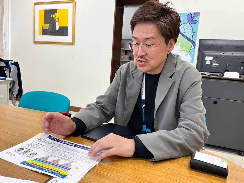 組織の説明をする大友さん