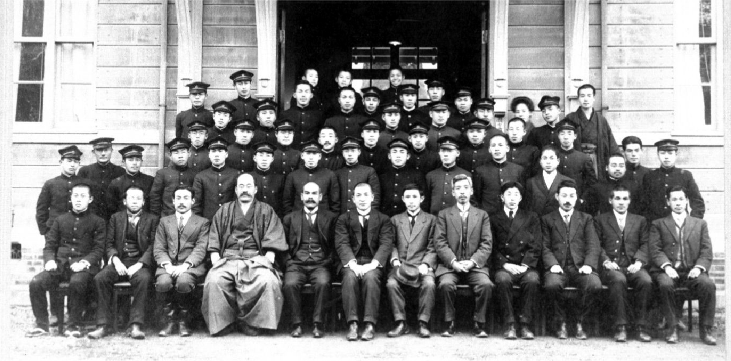 化学科集合写真1918年(３列目右側に丹下ウメ)