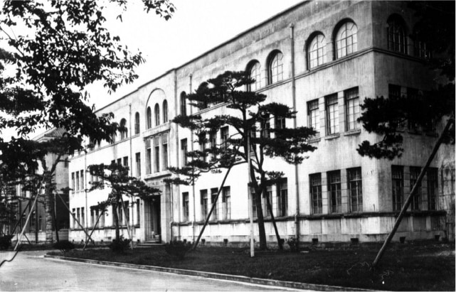 1930年代頃の法文学部1号館
